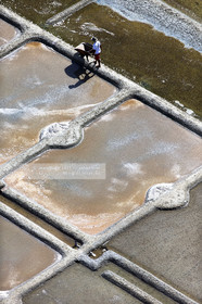 Carnac, vue aerienne des marais salants..© JEAN-MARIE LIOT.Carnac, aerial view of the salt marshes