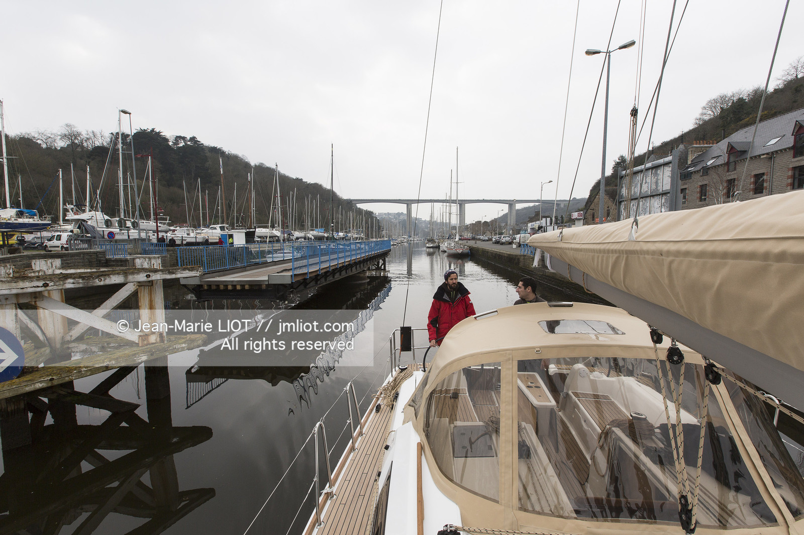 VOILE MAGAZINE - 100 MILLES A BORD