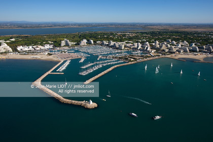 France, Hérault (34), Station Balnéaire et Port de plaisance de La Grande Motte, Vue aérienne