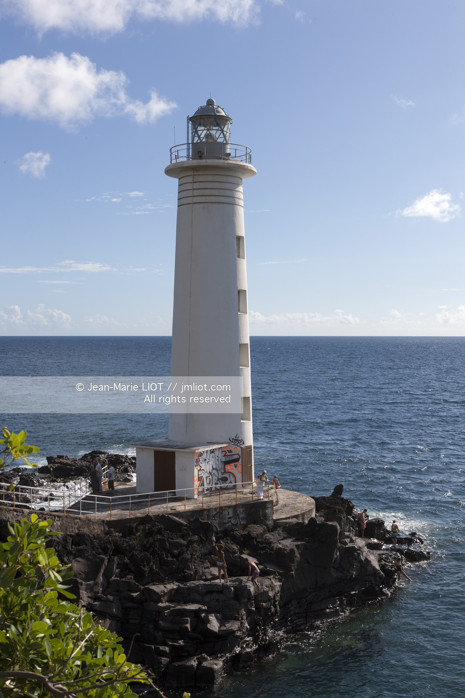 La Guadeloupe est un departement français d'Outre Mer situe dans l'archipel des Antilles. L'ile est bordee d'une part par la Mer des Caraïbes et l'Ocean Atlantique..La guadeloupe est composé de deux îles: la Grande-Terre et la Basse-Terre..Photo © Jean-Marie Liot.