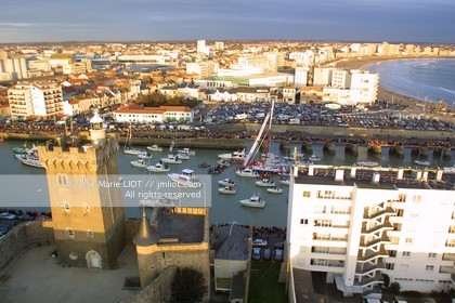 VENDEE GLOBE 2001- ROLAND JOURDAIN ARRIVAL