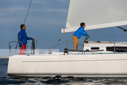 J COMPOSITES 2016 - J112E