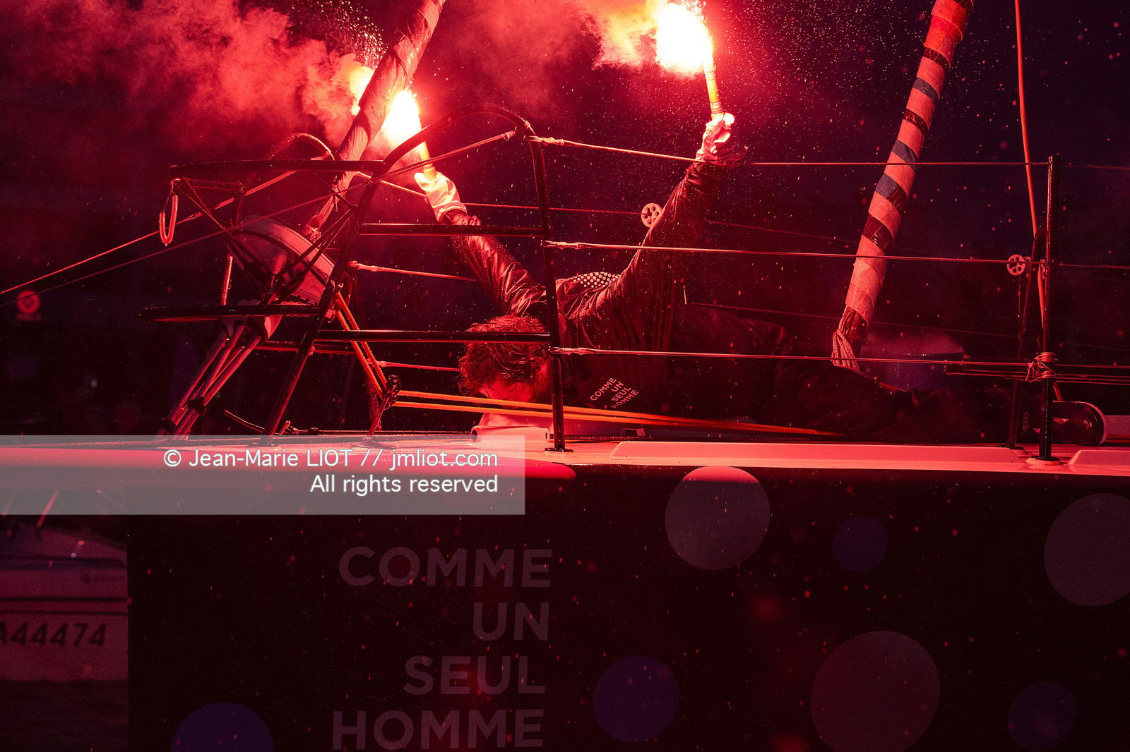 VENDEE GLOBE 2016-2017 - ARRIVEE ERIC BELLION - COMME UN SEUL HOMME