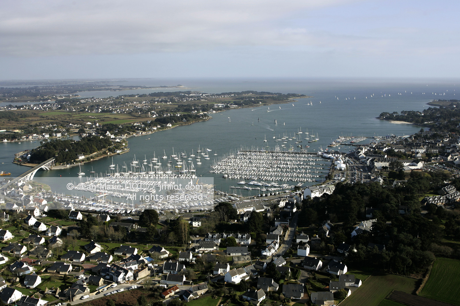 LA TRINITE-SUR-MER. VUE AERIENNE.PHOTO © JEAN-MARIE LIOT.