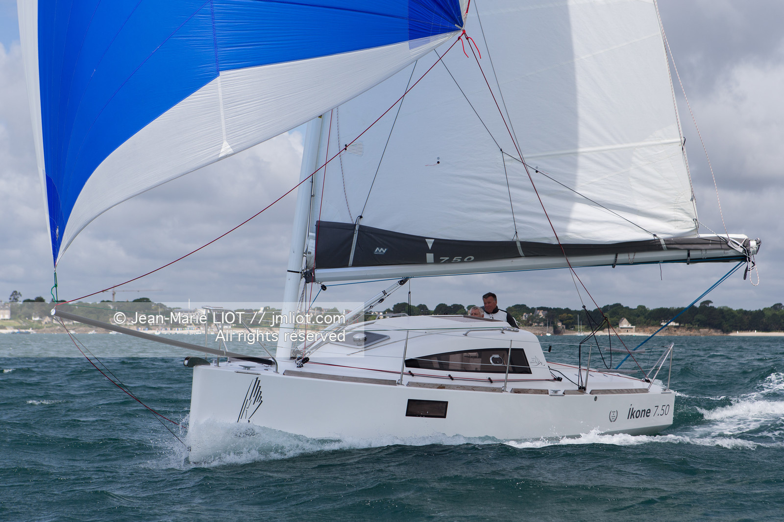 IKONE 750 - YACHT MAGAZINE ALLEMAGNE