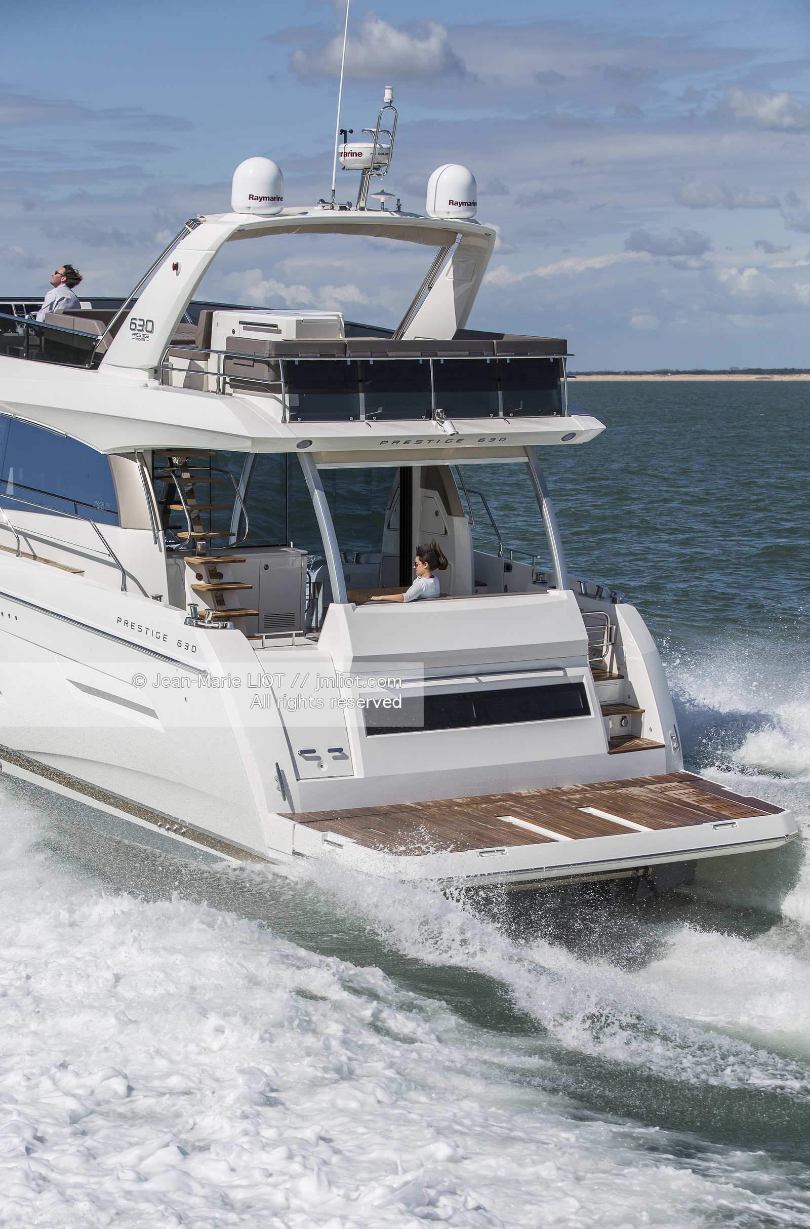 PRESTIGE YACHTS - PRESTIGE P360