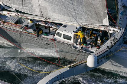 .Start Jules Verne Trophy maxi trimaran Geronimo, skipper Olivier de Kersauzon, on décember 28, 2004, Photo Jean-Marie LIOT - www.jmliot.com