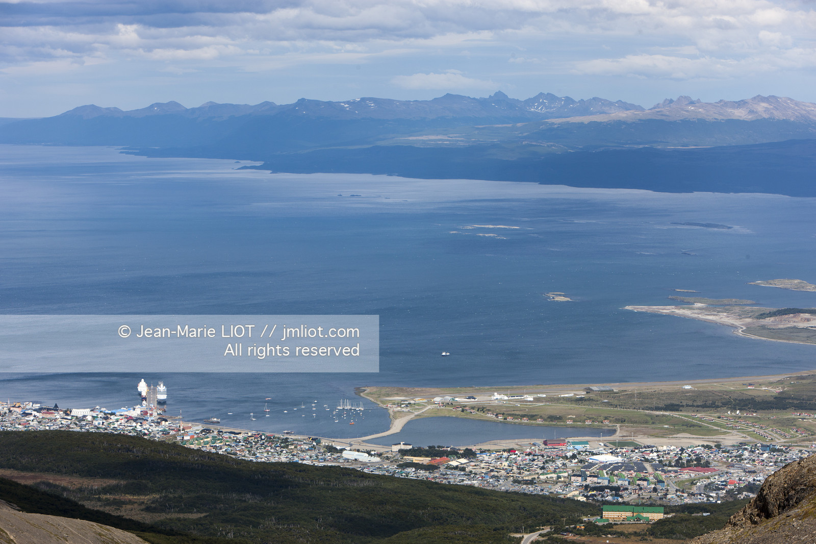 Ushuaia, Terre de Feu est la ville la plus australe du globe.Située à la pointe de l'Argentine cette province est la porte de l'antartique.photo © Jean-Marie Liot.