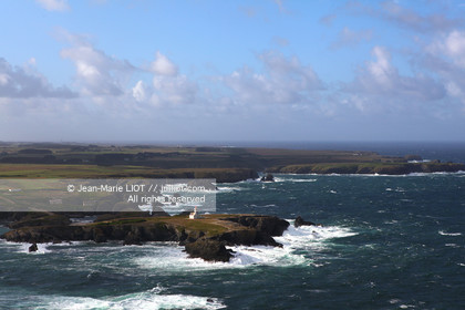 VUE AERIENNE DU GOLFE DU MORBIHAN .PHOTO © JEAN-MARIE LIOT.