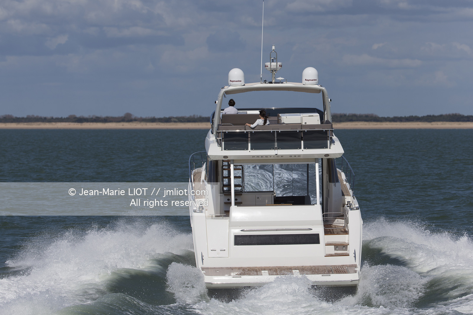 PRESTIGE YACHTS - PRESTIGE P360