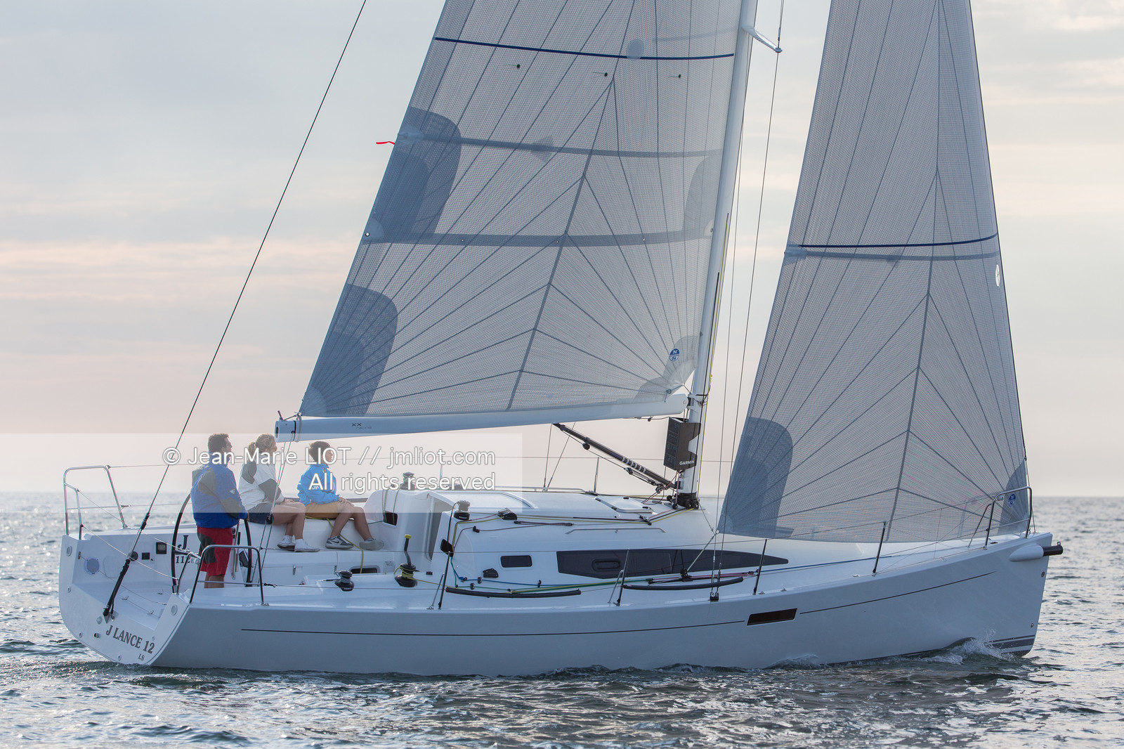 J COMPOSITES 2016 - J112E