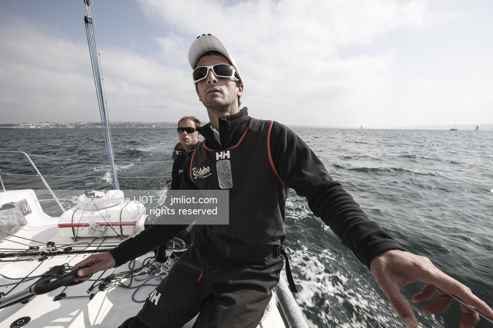 TOUR DE FRANCE A LA VOILE 2013 - BREST 12 07 2013 - PHOTO JEAN MARIE LIOT - A BORD DE SODEBO AVEC THOMAS COVILLE ET SON EQUIPAGE.