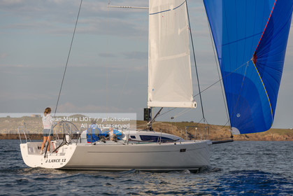 J COMPOSITES 2016 - J112E