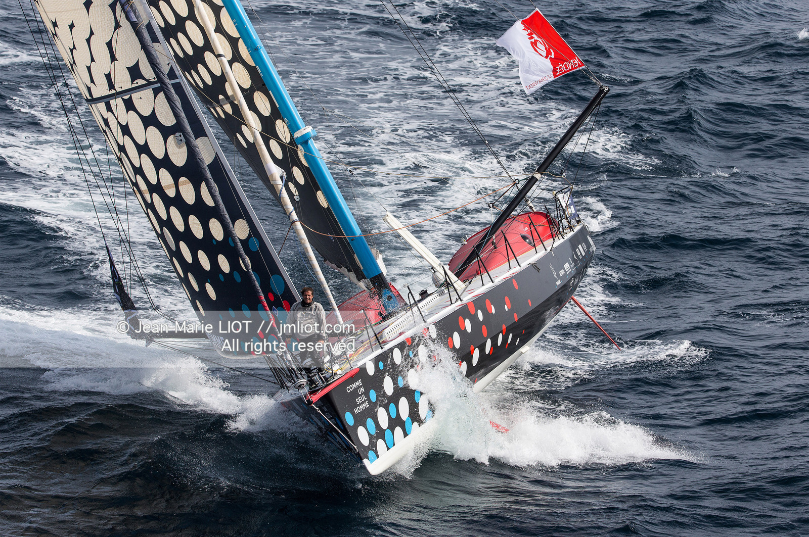 ERIC BELLION - COMME UN SEUL HOMME - VENDEE GLOBE 2016-2017