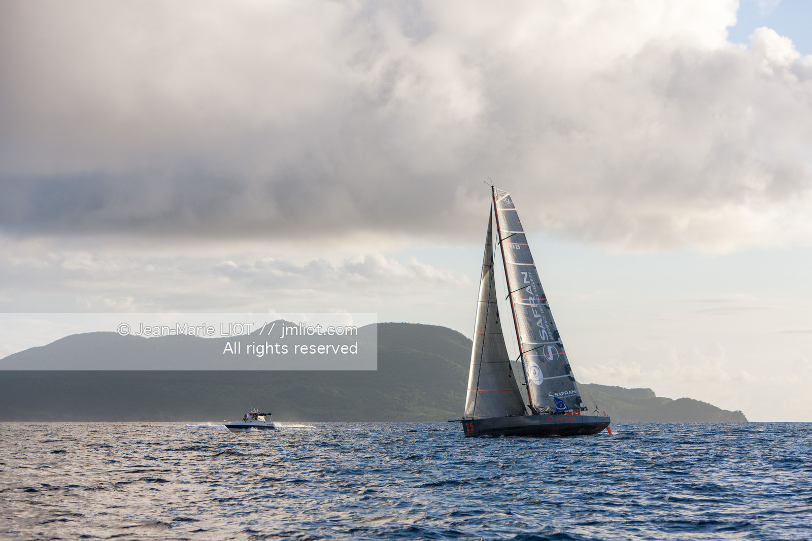 ROUTE DU RHUM 2010 - ARRIVEE DE MARC GUILLEMOT