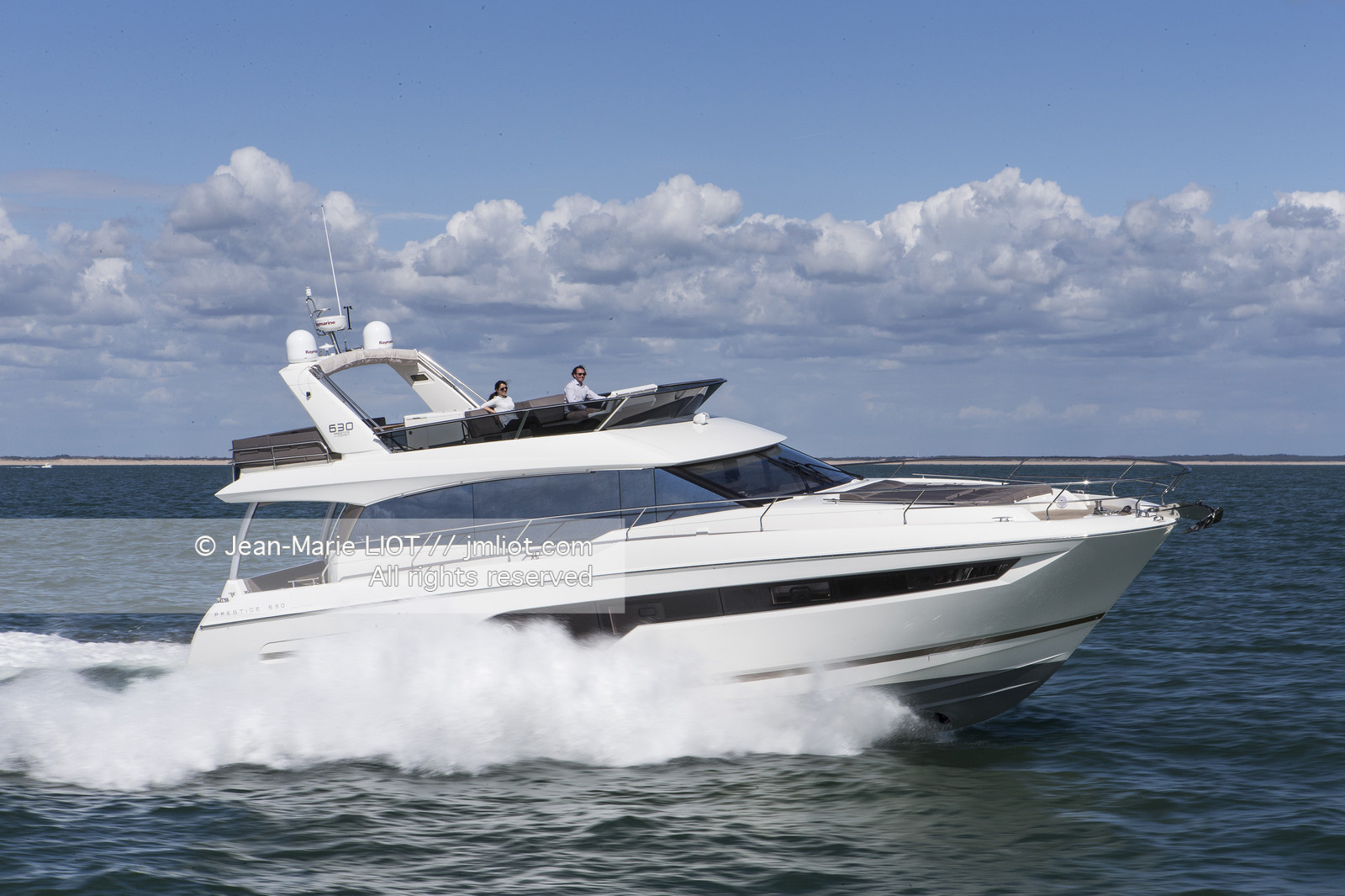 PRESTIGE YACHTS - PRESTIGE P360