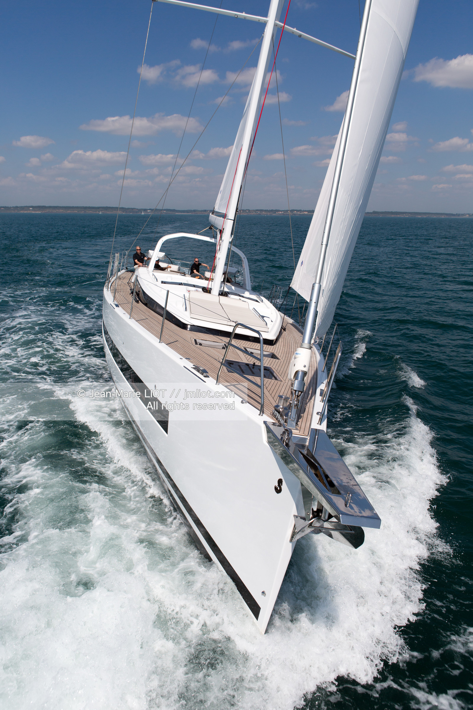 OCEANIS YACHT 62
