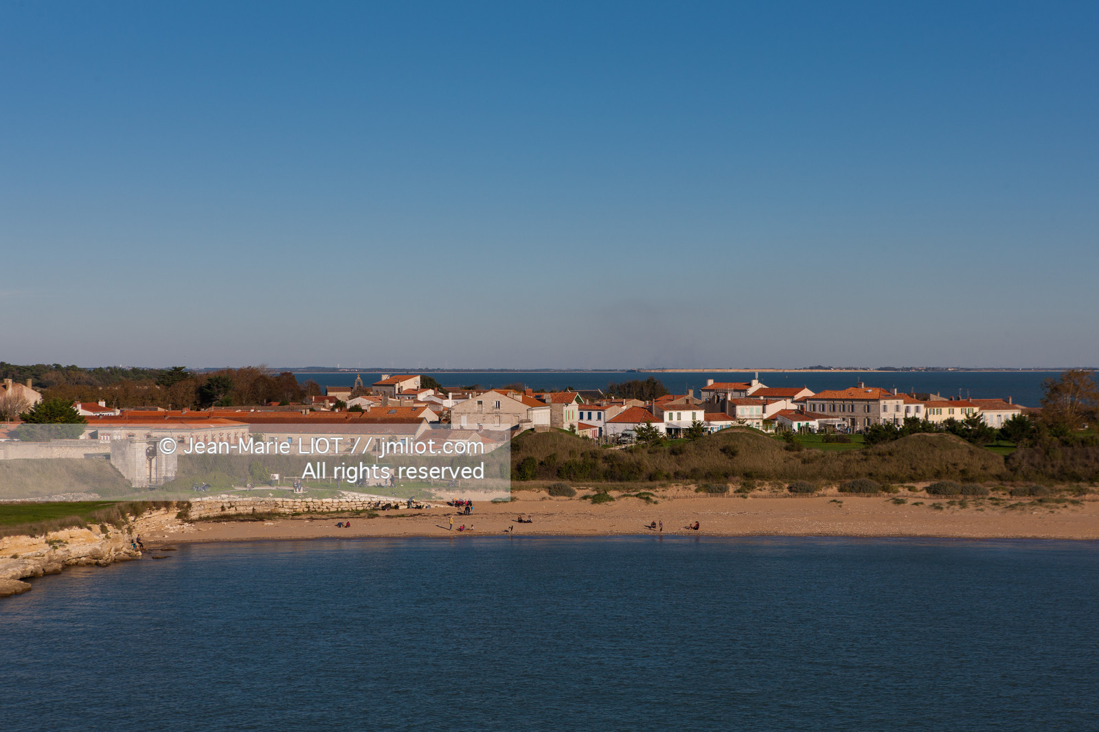 121030ILEDAIX_1JML4127