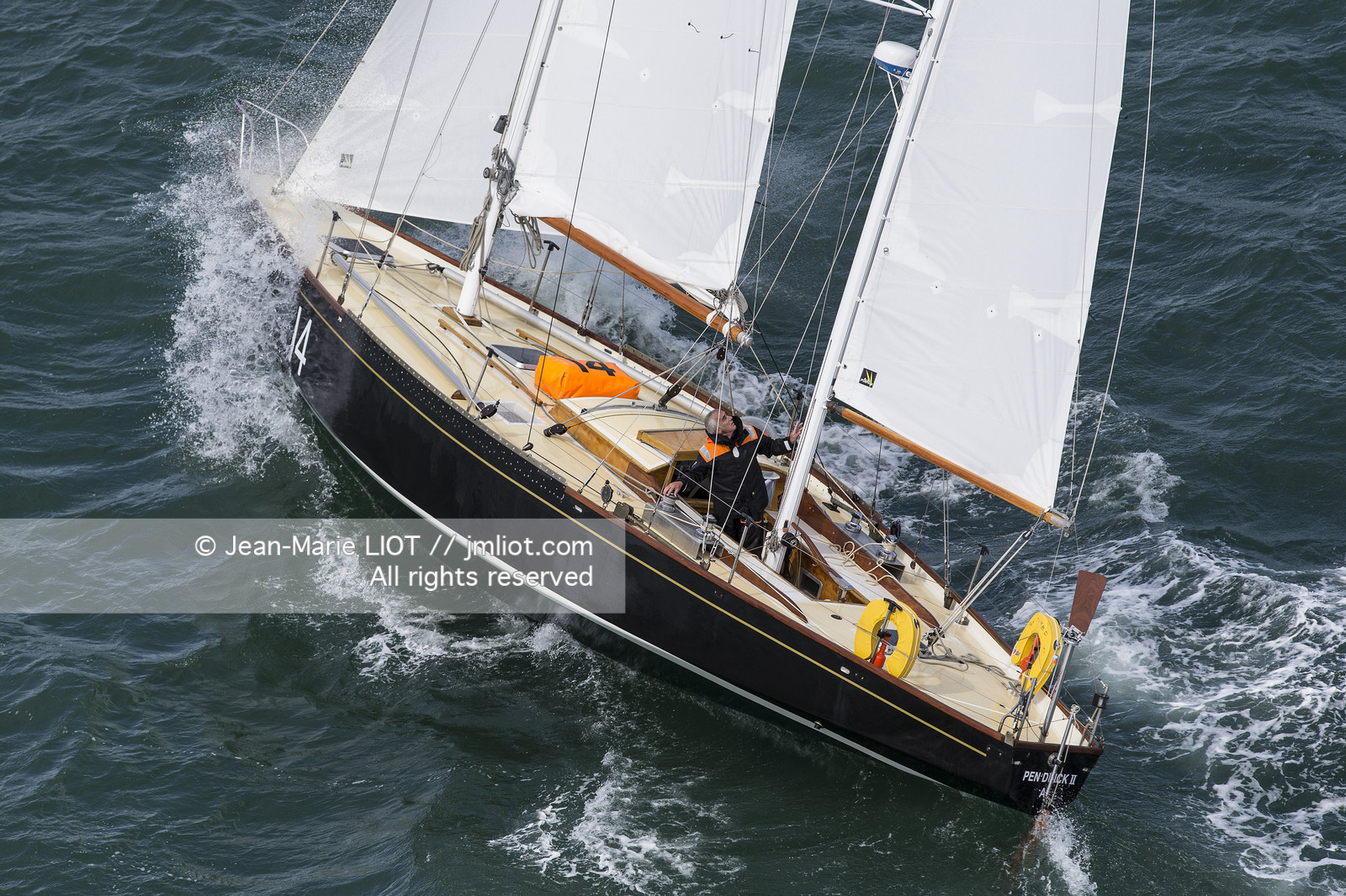 LOICK PEYRON A BORD DE PEN DUICK II