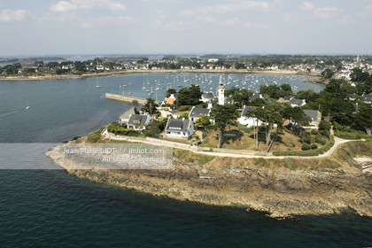 .PORT-NAVALO. GOLFE DU MORBIHAN.AERIAL VIEW.PHOTO © JEAN-MARIE LIOT