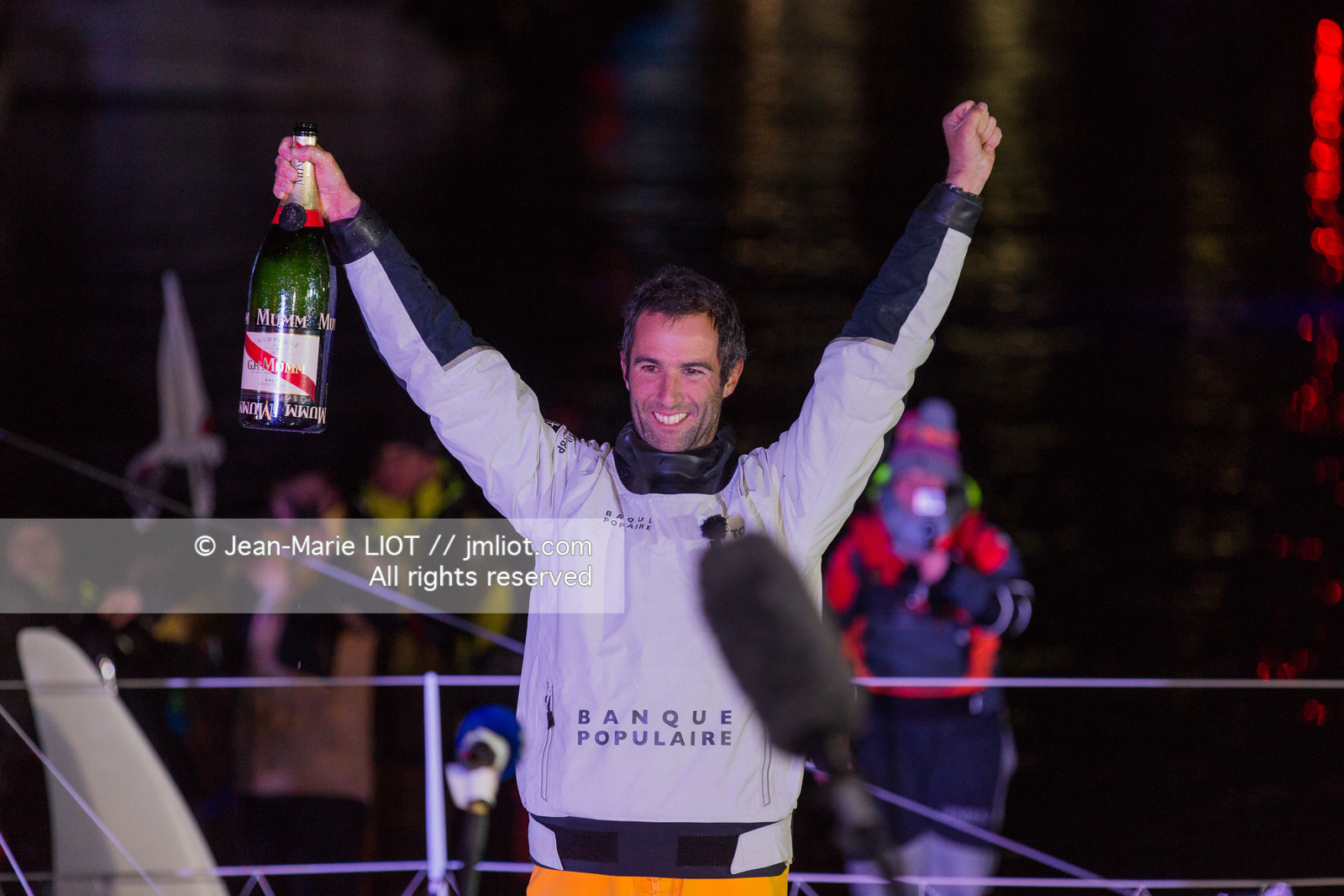 Les Sables d'Olonne, le 19 janvier 2017 arrivée d'Armel Le Cléac'h (FR) skipper de l'imoca Banque Populaire arrive 1er du Vendee globe 2016-2017. Photo © Jean-Marie Liot   DPPI