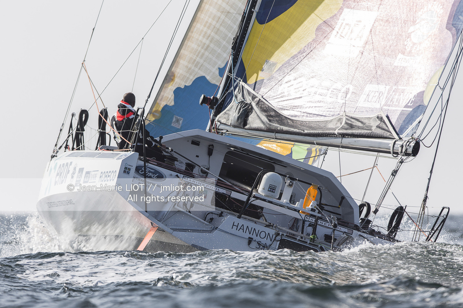 DES PIEDS ET DES MAINS - DAMIEN SEGUIN