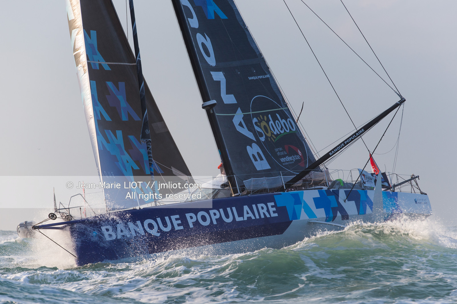 Les Sables d'Olonne, le 19 janvier 2017 arrivée d'Armel Le Cléac'h (FR) skipper de l'imoca Banque Populaire arrive 1er du Vendee globe 2016-2017. Photo © Jean-Marie Liot   DPPI