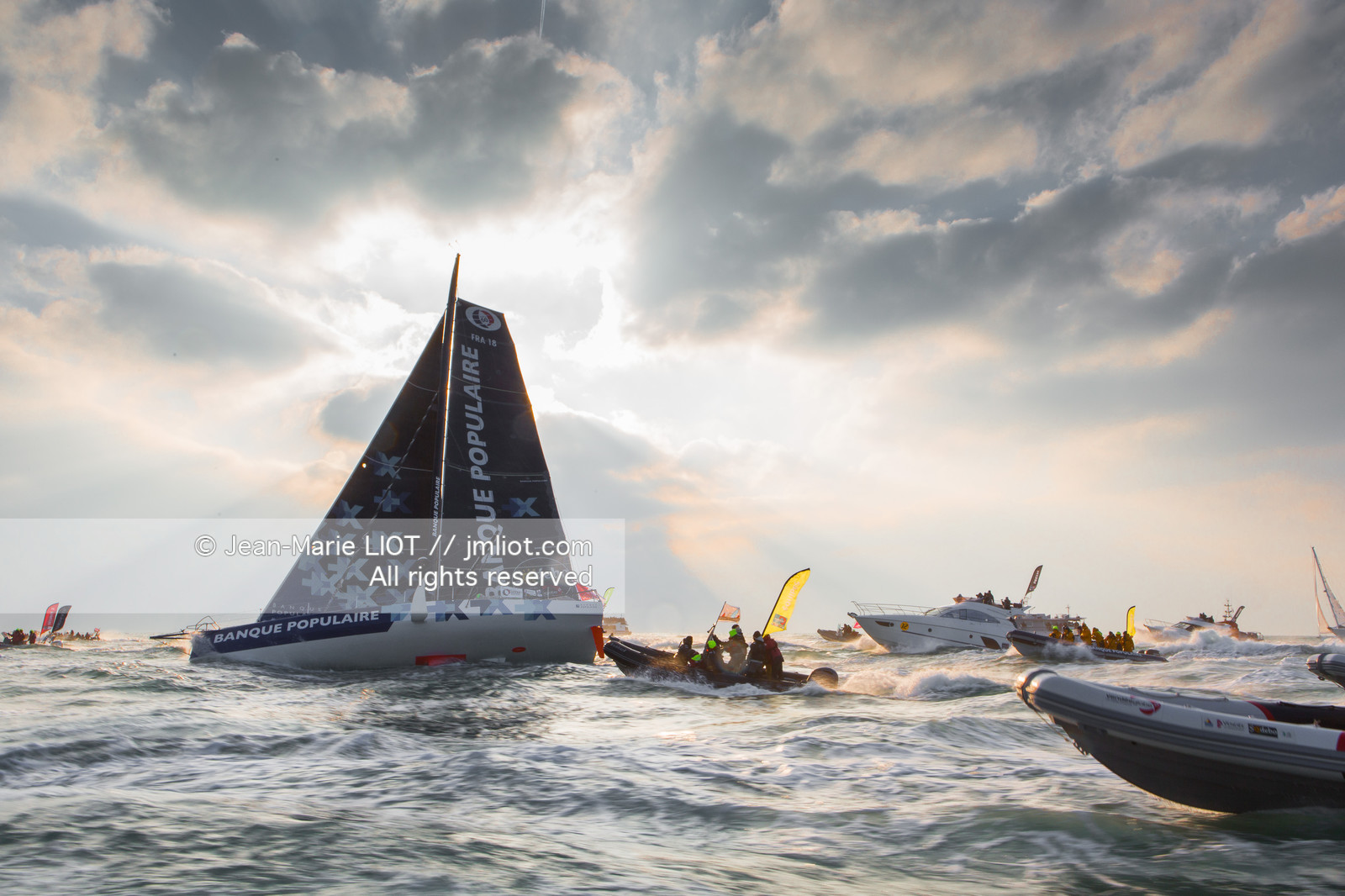Les Sables d'Olonne, le 19 janvier 2017 arrivée d'Armel Le Cléac'h (FR) skipper de l'imoca Banque Populaire arrive 1er du Vendee globe 2016-2017. Photo © Jean-Marie Liot   DPPI