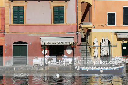.Portofino,  the pretty port  in Italian is located in the hollow of a cove on the Ligurian coast. This small fishing port became one of the most exclusive resorts in Italy , however, has not lost its charm ..Photo © Jean -Marie Liot