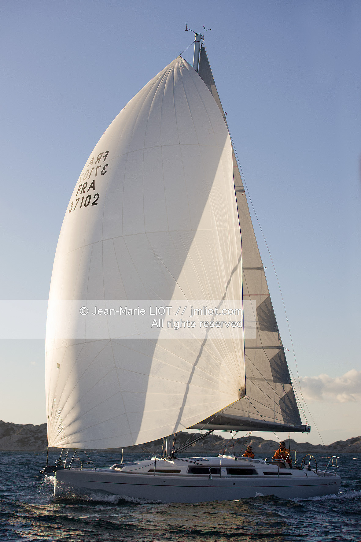 VOILE MAGAZINE - 100 MILLES A BORD