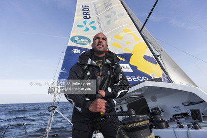 DES PIEDS ET DES MAINS - DAMIEN SEGUIN