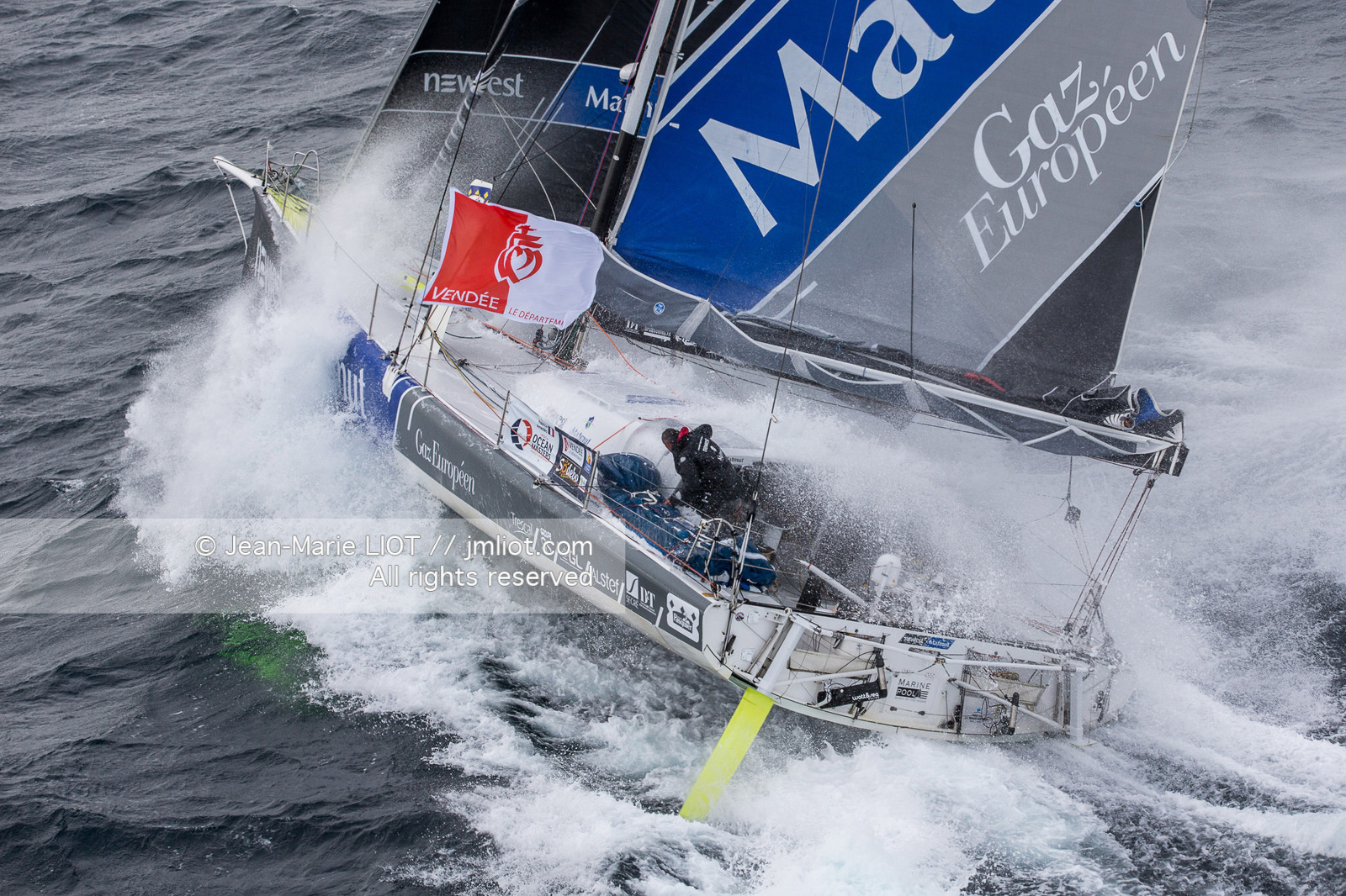 FABRICE AMEDEO - NEWREST-MATMUT - VENDEE GLOBE 2016-2017