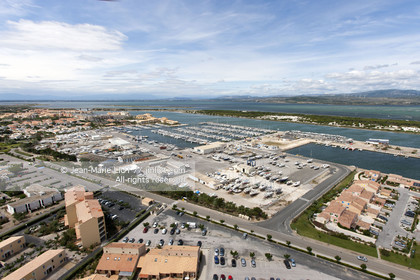 Leucate est une station balnéaire située dans le Golfe du Lion à mi chemin entre Narbonne et Perpignan dans le département du Languedoc-Roussillon..photo © jean-Marie Liot.