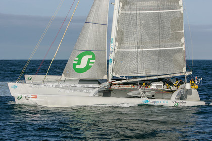 .Start Jules Verne Trophy maxi trimaran Geronimo, skipper Olivier de Kersauzon, on décember 28, 2004, Photo Jean-Marie LIOT - www.jmliot.com