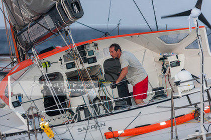 ROUTE DU RHUM 2010 - ARRIVEE DE MARC GUILLEMOT