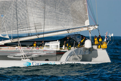 .Start Jules Verne Trophy maxi trimaran Geronimo, skipper Olivier de Kersauzon, on décember 28, 2004, Photo Jean-Marie LIOT - www.jmliot.com