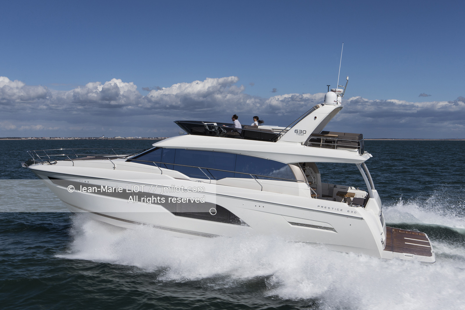 PRESTIGE YACHTS - PRESTIGE P360