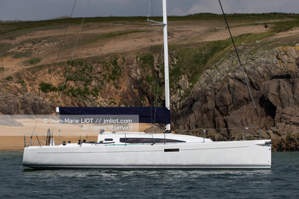 J COMPOSITES 2016 - J112E