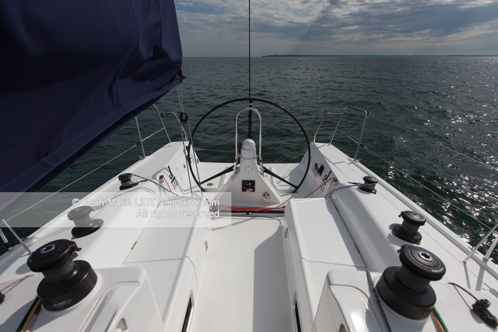 J COMPOSITES 2016 - J112E