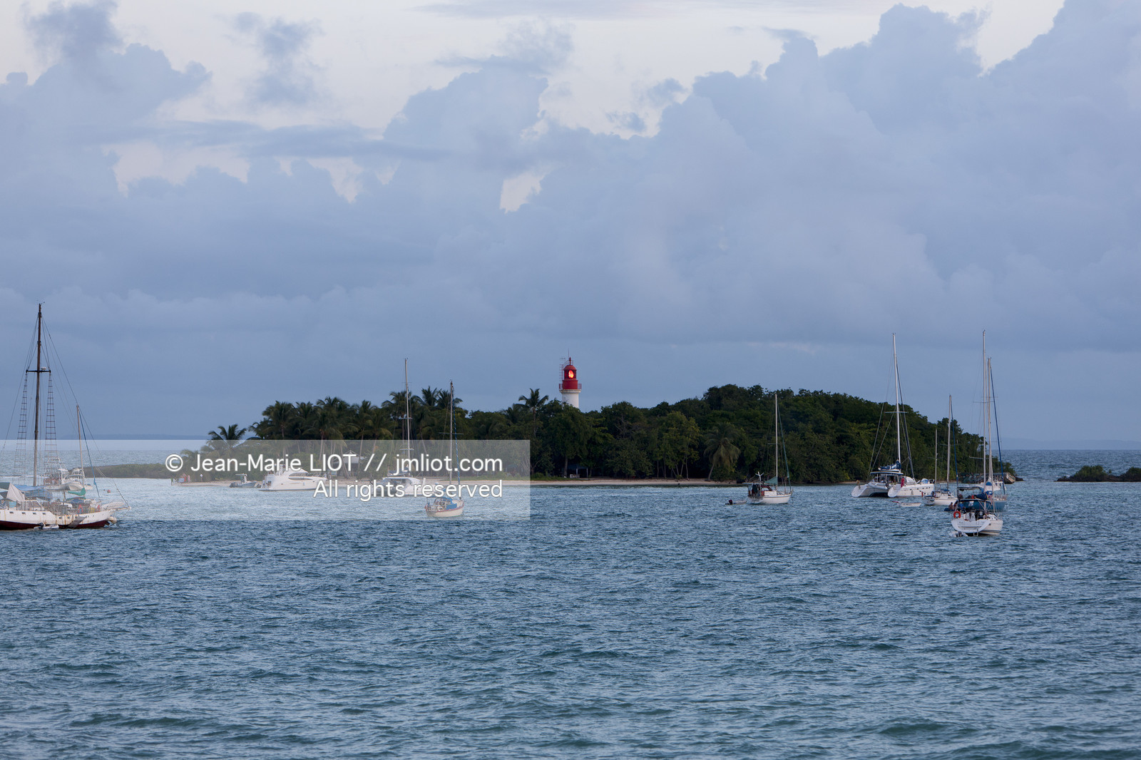 La Guadeloupe est un departement français d'Outre Mer situe dans l'archipel des Antilles. L'ile est bordee d'une part par la Mer des Caraïbes et l'Ocean Atlantique..La guadeloupe est composé de deux îles: la Grande-Terre et la Basse-Terre..Photo © Jean-Marie Liot.