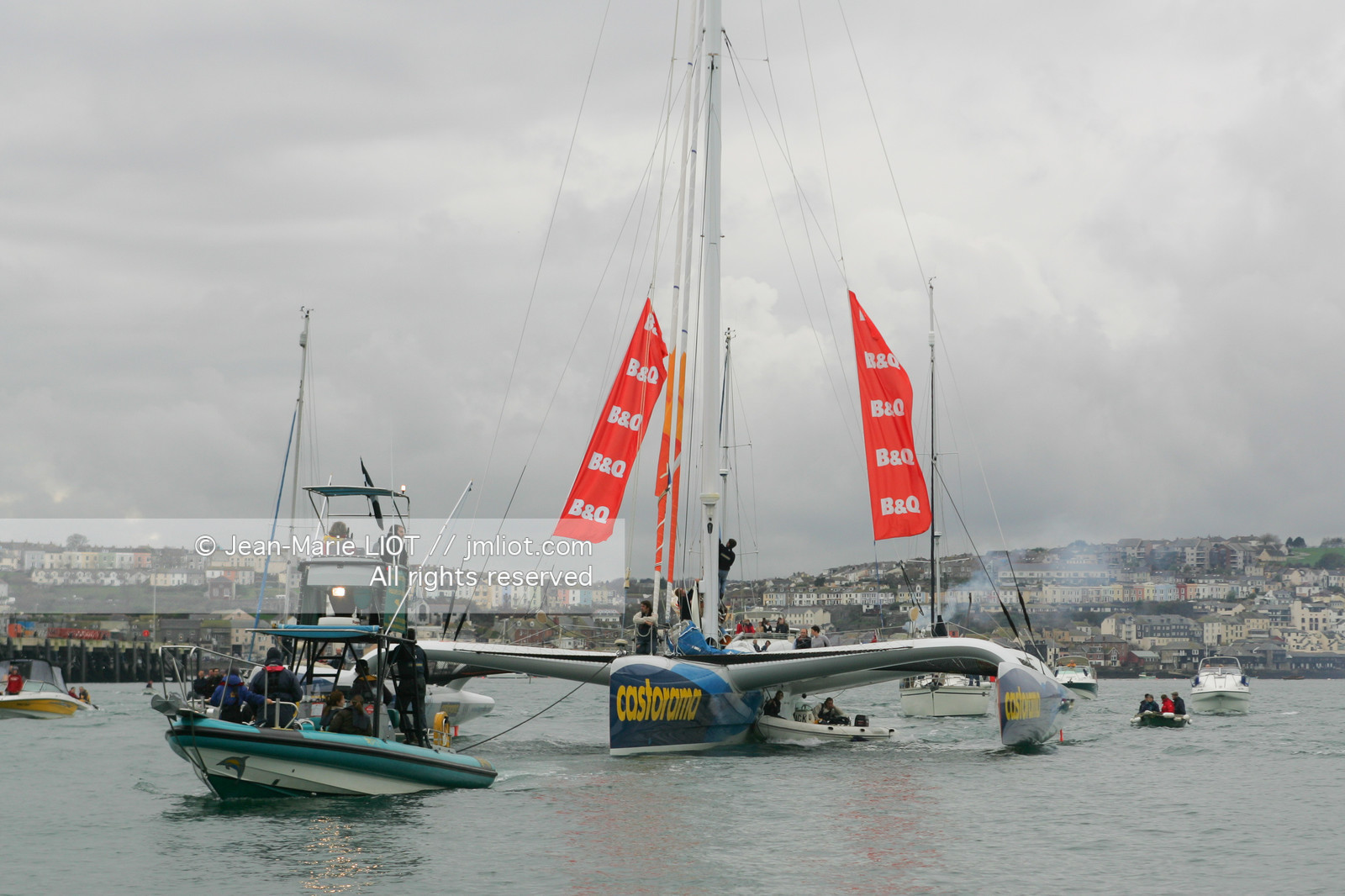 ELLE MACARTHUR - RECORD DU TOUR DU MONDE EN SOLITAIRE