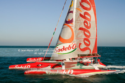 MAXI TRIMARAN SODEBO - THOMAS COVILLE - RECORD TOUR DU MONDE EN SOLITAIRE..