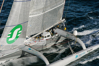 .Start Jules Verne Trophy maxi trimaran Geronimo, skipper Olivier de Kersauzon, on décember 28, 2004, Photo Jean-Marie LIOT - www.jmliot.com
