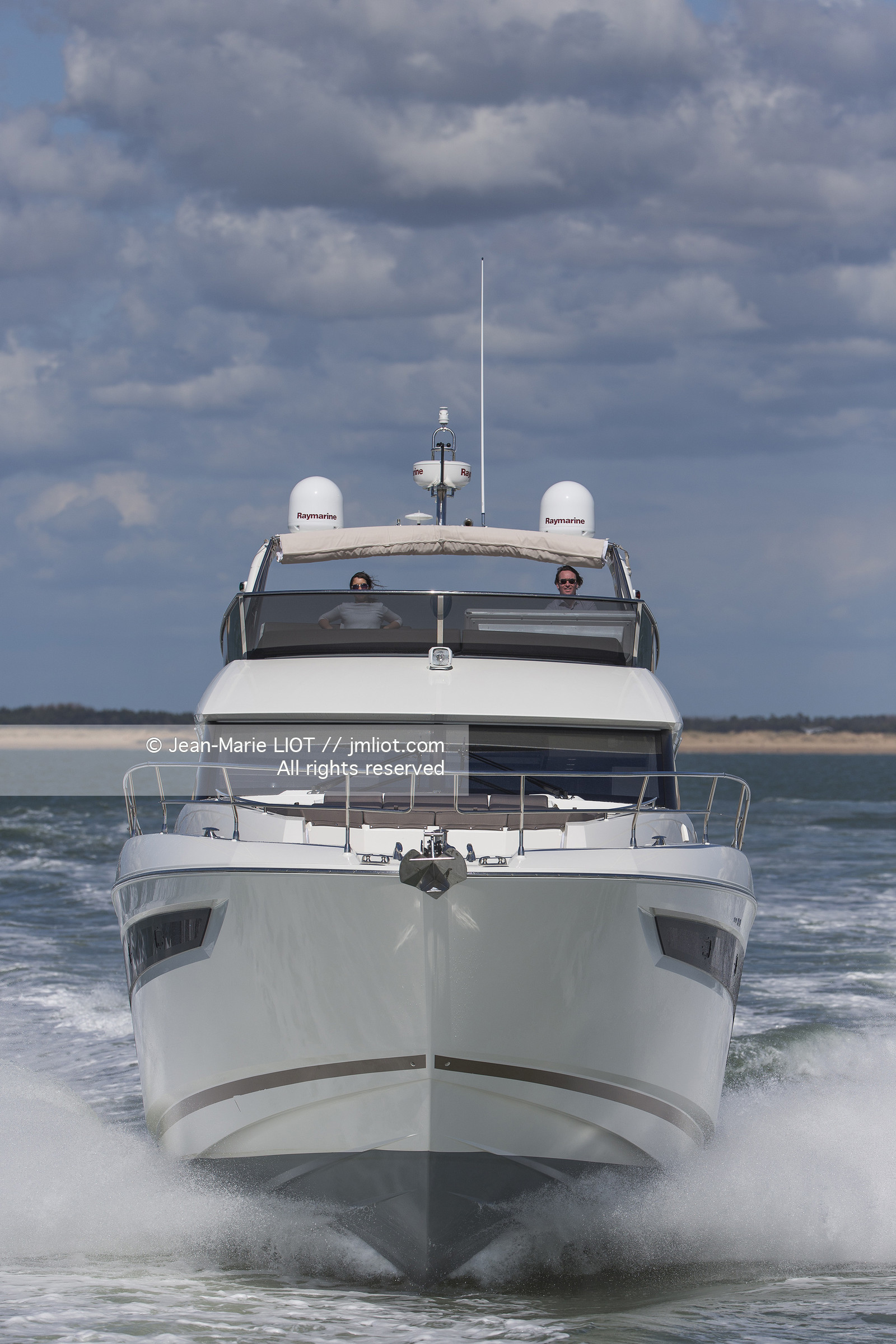 PRESTIGE YACHTS - PRESTIGE P360
