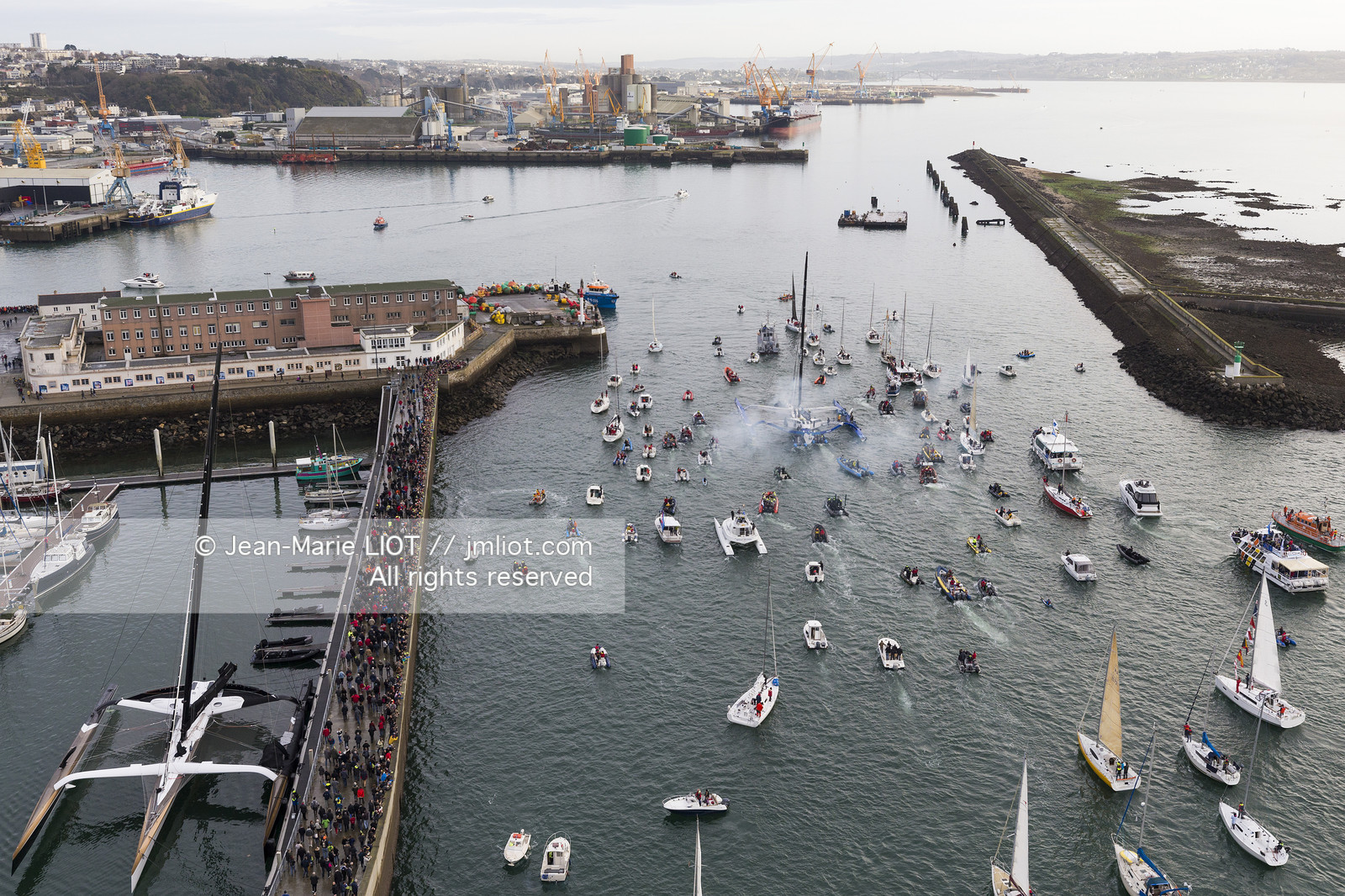 TRIMARAN MACIF - FRANCOIS GABART - RECORD DU TOUR DU MONDE EN SOLITAIRE SANS ESCALE