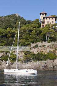 .Portofino,  the pretty port  in Italian is located in the hollow of a cove on the Ligurian coast. This small fishing port became one of the most exclusive resorts in Italy , however, has not lost its charm ..Photo © Jean -Marie Liot