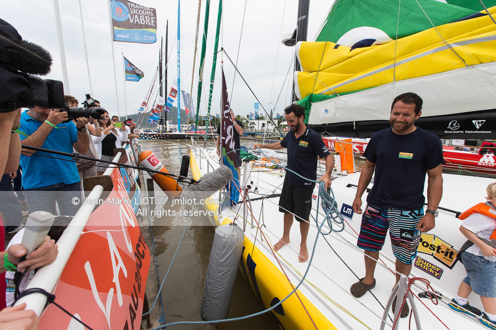 ARRIVEE BUREAU VALLEE