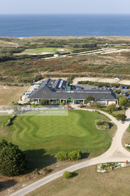VUE AERIENNE DU GOLF DE PLOEMEUR. MORBIHAN.PHOTO © JEAN-MARIE LIOT.