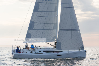 J COMPOSITES 2016 - J112E