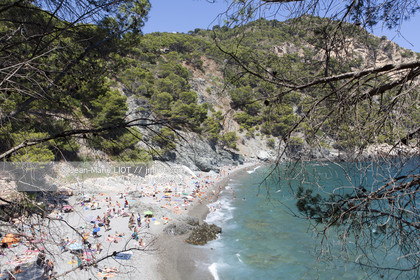 Le village de Begur et ses plages constituent l'un des lieux les plus touristique de la Costa Brava..La cote de begur bénéficie d'un littoral d'une grande beauté composé de falaises, de criques d'eau cristallines, de pinedes.....Photo © Jean-Marie Liot.